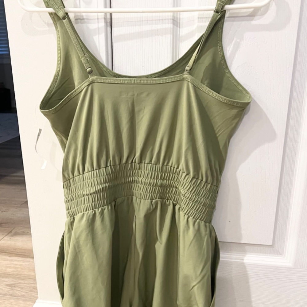 Abercrombie traveler romper NWT XSP - Picture 3 of 5